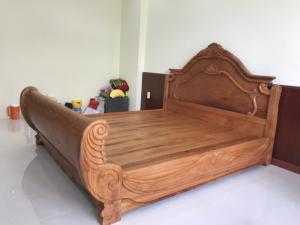 Giường gỗ tự nhiên kiểu thuyền gỗ gõ đỏ 1,8x2m-GN41