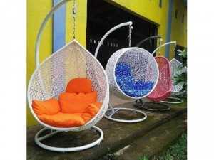 Xích đu mây nhựa giá cạnh tranh