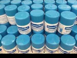 Chai nước lau sạch bụi bẩn , vết dơ dành cho túi , giày , dép