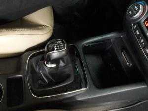 Bán Kia Cerato 1.6MT màu trắng số sàn sản xuất 2016 biển Sài Gòn