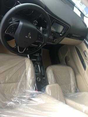 Outlander 2.4 CVT hiện đại nhất phân khúc - liên hệ ngay để nhận giá tốt nhất