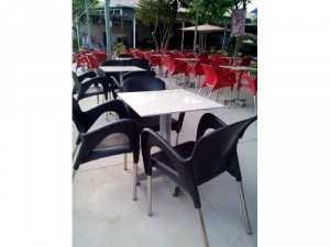 Ghế nhựa chân đút café