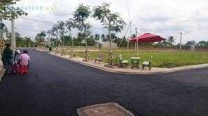 Nằm mặt tiền đường Nguyễn Hữu Trí,gần trung tâm hành chánh và trường học