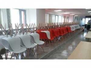 Cần thanh lý ghế nhựa chân gỗ giá rẻ