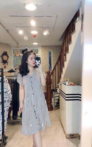 Đầm suông kẻ sọc đứng kiểu sơ mi kèm dây đai lưng túi trước sang chảnh