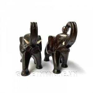 - Cặp Tượng Voi Gỗ Trang Trí Phong Thủy - Dài 13cm x Rộng 6cm x Cao 12cm (Kích thước 1 con). Giá: 330.000₫ /1cặp