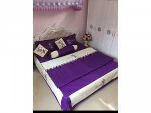 Bộ gồm 7 món, ga phủ, 1 vỏ chăn, 2 vỏ gối nằm, 2 vỏ gối tựa, 1 vỏ gối ôm, chát cotton poly