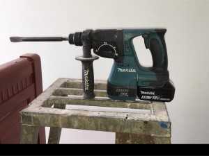 Máy bê tông ba chức năng makita HR244D
