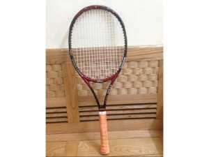 Vợt Wilson còn khá mới, trọng lượng 280 g, giá 650k.