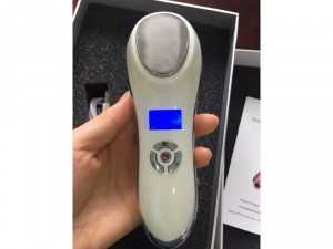 Máy massage đi tinh chất nóng lạnh rung