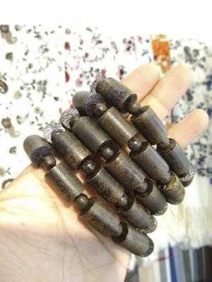 Vòng đeo tay trầm hương thời trang