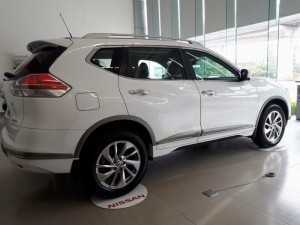 Nissan x-trail 2.0 sl premium- full option - màu trắng - số tự động 1 cầu -Xe Giao Ngay