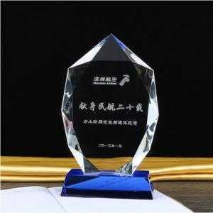 Làm Kỷ niệm chương pha lê giảm 30%