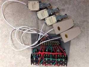 Bán bộ điều khiển máy uốn đai