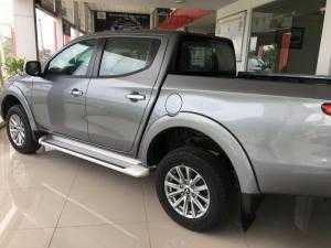 Triton 4x4 MT nhập khẩu nguyên chiếc tại Thái Lan