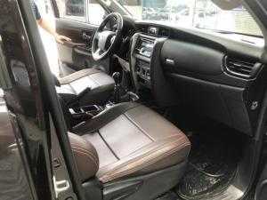 Bán Toyota Fortuner G số sàn máy dầu nhập khẩu INDONESIA 2017 màu nâu titan biển Sài Gòn