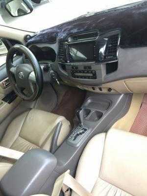 Bán Toyota Fortuner V 2.7AT máy xăng số tự động màu đen VIP sản xuất 2013 lăn bánh 40.000km