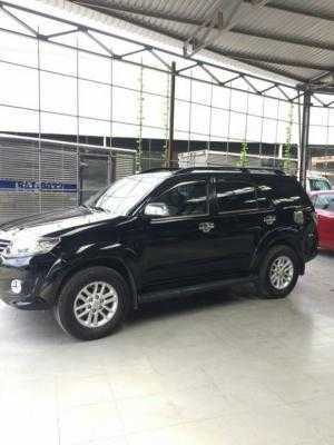 Bán Toyota Fortuner V 2.7AT máy xăng số tự động màu đen VIP sản xuất 2013 lăn bánh 40.000km
