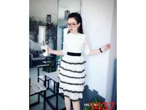 Đầm ren tầng dài tay