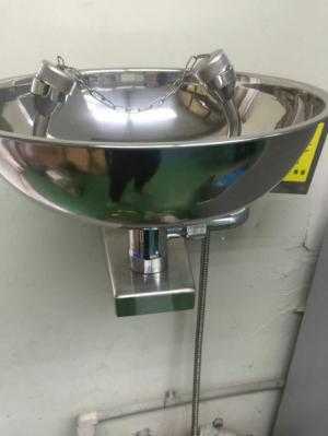 Bồn rửa mắt khẩn cấp