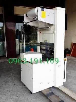 Máy cắt dán và co màng lốc chai bán tự động