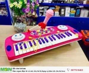Đàn organ điện tử có mic cho bé là dụng cụ hữu ích cho bé trong những ngày đầu làm quen với âm nhạc