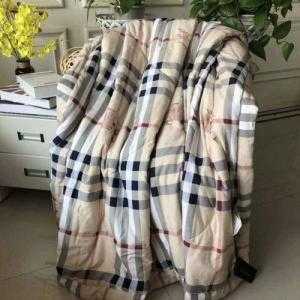 Chăn đũi hè thu Burberry họa tiết kẻ sang chảnh