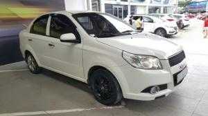 Bán Chevrolet Aveo LT 1.5MT màu trắng số sàn sản xuất T12/2015 biển Sài Gòn 1 đời chủ