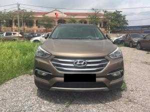 Nhà kẹt tiền bán Santafe 2017 máy xăng, số tự động, màu vàng cát, bản full option