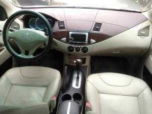 Muốn bán Mitsubishi Zinger sx 2011 màu bạc tự động xe chính chủ đẹp.