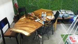 Mặt bàn gỗ tự nhiên