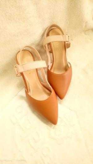 Giày Sandal quai ngang khóa
