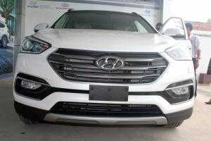 Hyundai Santa Fe màu trắng có sẵn, giao ngay