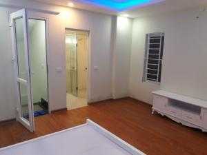Bán nhà chính chủ ngay chợ mùng 8-3 Hai Bà Trưng DT 33m2 x 5 tầng
