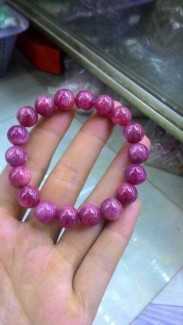 Vòng tay phong thủy đá ruby là sản phẩm cao cấp của Daquyvietnam, được chế tác thủ công từ đá quý ruby Ấn Độ tự nhiên
