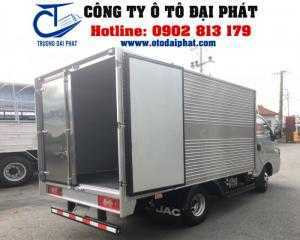 Thùng xe có thiết kế và tiêu chuẩn của nhà máy, đa dạng với 3 loại thùng: kín, bạt, lững có kích thước thùng 3200 x 1710 x 1570 mm dễ dàng vận chuyển nhiều loại hàng hóa khác nhau trong nội thành thành phố.