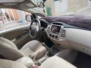 Bán Toyota INNOVA E 2.0 MT màu bạc số sàn sản xuất 2016 biển Sài Gòn lăn bánh 32000km