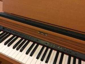 Đàn piano điện Roland HP-203