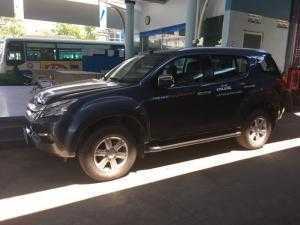 Xe 7 chỗ isuzu Mux MT 2016