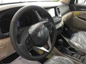 Hyundai Quận 4 bán Tucson 2018, màu trắng