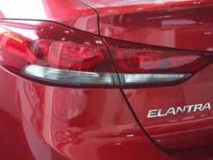 Elantra 1.6 AT 2018 xe có sẵn tại showroom, hỗ trợ vay 90%