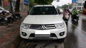 Cần bán gấp Pajero Sport 2015 số sàn dầu trắng biển số tỉnh zin nguyên.