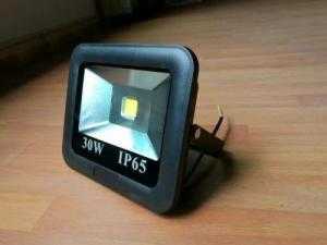 Đèn pha LED 30W Lezza
