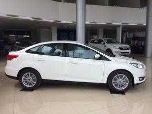 Ford Focus Trend giao ngay ,đủ màu hỗ trợ trả góp ,hỗ trợ các thủ tục đăng kí đăng kiểm