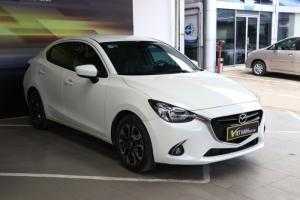 Bán Mazda 2 All New 1.5AT màu trắng số tự động sản xuất 2017 xe đẹp 90%