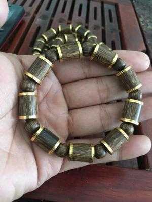 Vòng tay trầm hương bọc vàng 18k( vàng tây)