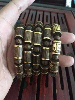 Vòng tay trầm hương bọc vàng 18k( vàng tây)