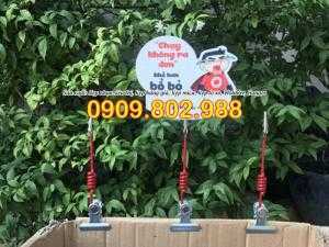 wobbler quảng cáo là gì, wobbler lò xo kẹp sắt, wobbler để bàn