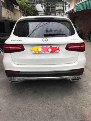 Cần bán xe Mercedes GLC 250 2017 màu trắng cực đẹp