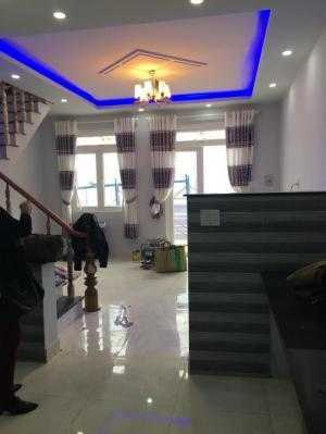 Bán nhà Lê Hồng Phong 1 trệt 1 lầu, 3 phòng ngủ, 2 wc, có sân rộng rãi